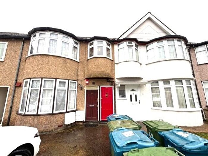 2 Bedroom Maisonette To Rent In Cowbridge Road, Harrow, Greater London, HA3