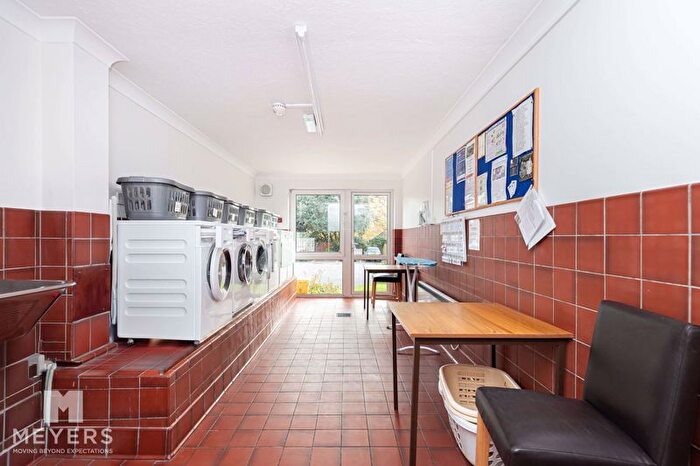 1 Bedroom Flat For Sale In Sea Road, Bournemouth, BH5