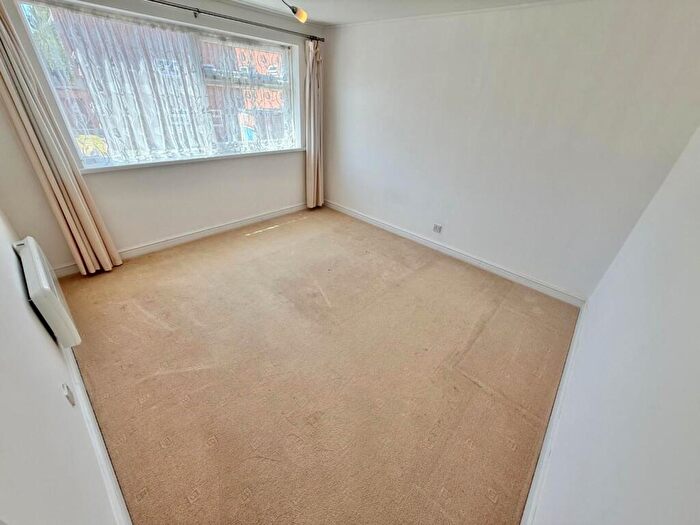 2 Bedroom Flat To Rent In Frensham Way, Birmingham, B17