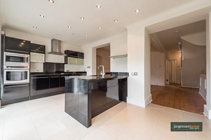 4 Bedroom Property To Rent In Milfoil Street, Shepherds Bush, W12