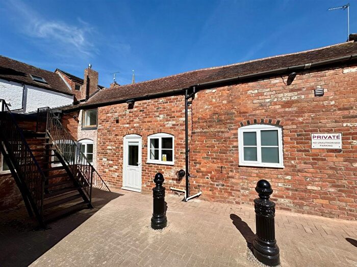 2 Bedroom Flat To Rent In Church Street, Newent, GL18