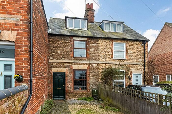 3 Bedroom Terraced House For Sale In Winterborne Road, Abingdon, OX14