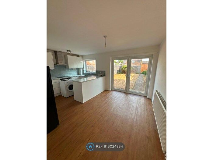 3 Bedroom End Of Terrace House To Rent In Hillgrounds Road, Bedford, MK42