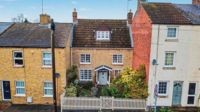 3 Bedroom Cottage For Sale In Huntingdon Road, Thrapston, Kettering, NN14