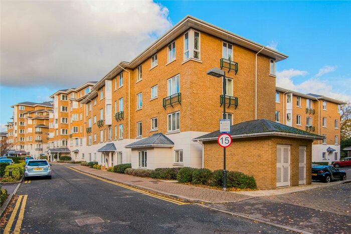 1 Bedroom Flat To Rent In Strand Drive, Richmond, Uk, TW9