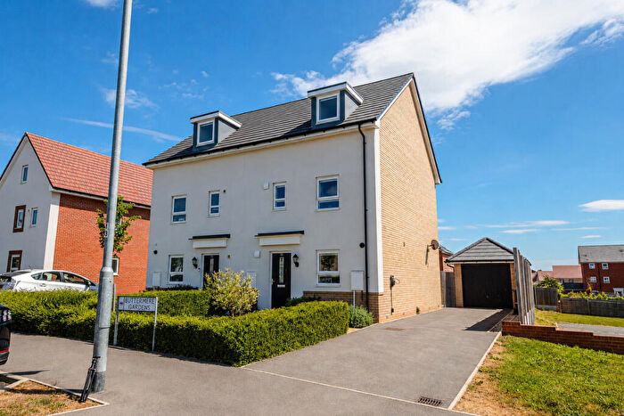4 Bedroom Semi-Detached House For Sale In Buttermere Gardens, Hockley, SS5