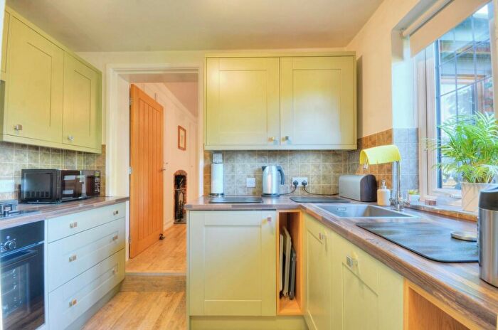 2 Bedroom Bungalow For Sale In June Lane, Midhurst, West Sussex, GU29