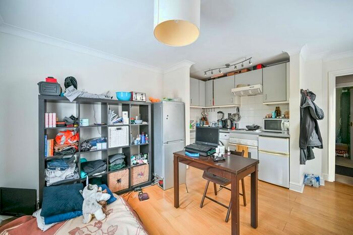 1 Bedroom Flat To Rent In Fourth Cross Road, Twickenham, TW2