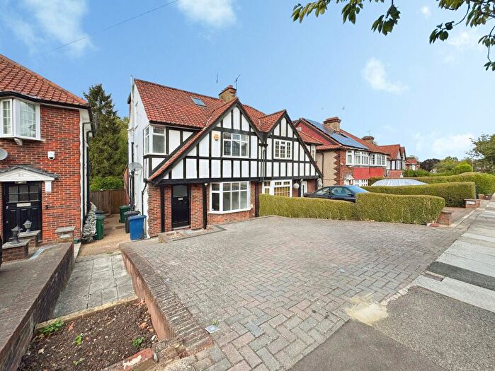 4 Bedroom Semi Detached House For Sale In Farm Road, Edgware, HA8