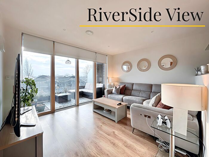 1 Bedroom Flat To Rent In Kew Bridge Road, Brentford, TW8