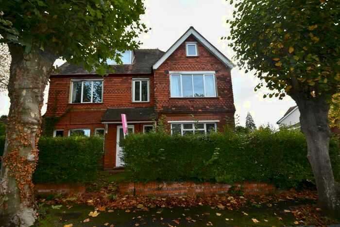 2 Bedroom Apartment To Rent In Bedroom Ground Floor Apartment In Leatherhead, KT22