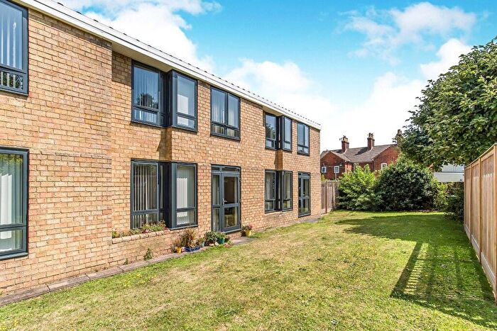 1 Bedroom Flat To Rent In Newton Road, Faversham, Kent, ME13