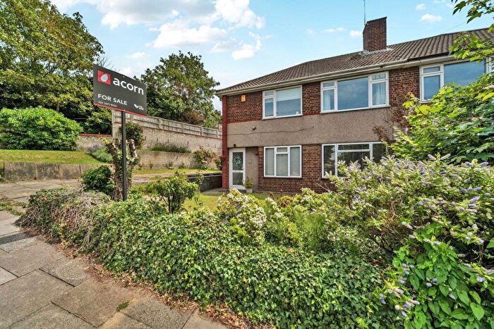 2 Bedroom Apartment For Sale In Brook Lane, Bexley, DA5
