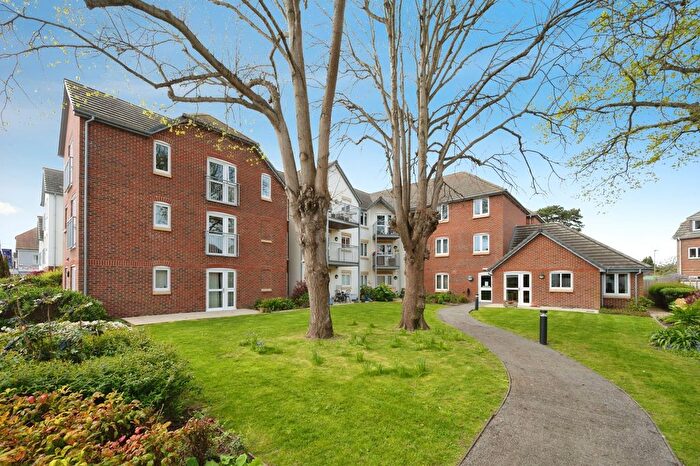 1 Bedroom Flat For Sale In St. Marys Road, Hayling Island, Hampshire, PO11