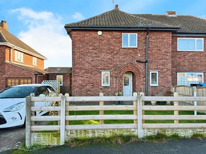 3 Bedroom Semi-detached House For Sale In Hammerwater Drive, Warsop, Mansfield, NG20