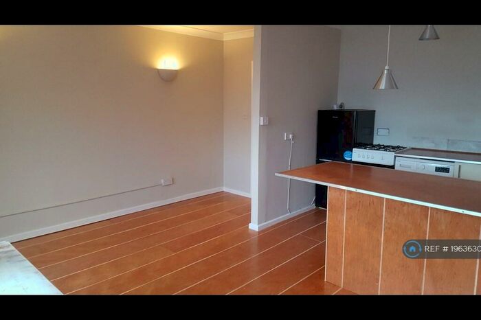 2 Bedroom Flat To Rent In Wostenholm Road, Sheffield, S7