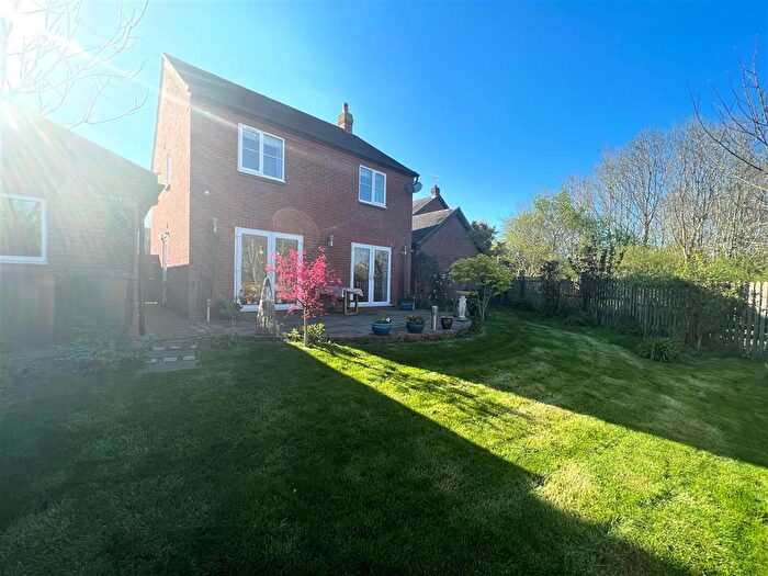 4 Bedroom Property To Rent In Alexandra Drive, Burton-On-Trent, DE13