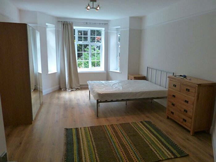1 Bedroom Studio To Rent In Moreland Court, NW2