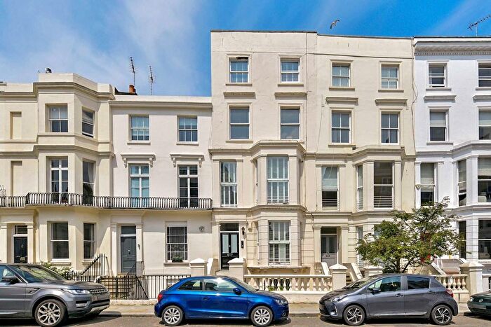 2 Bedroom Flat To Rent In Campden Grove, London, W8