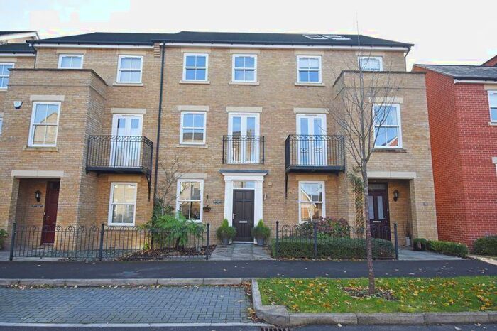 3 Bedroom Detached House To Rent In Rockbourne Road, Hook, RG27