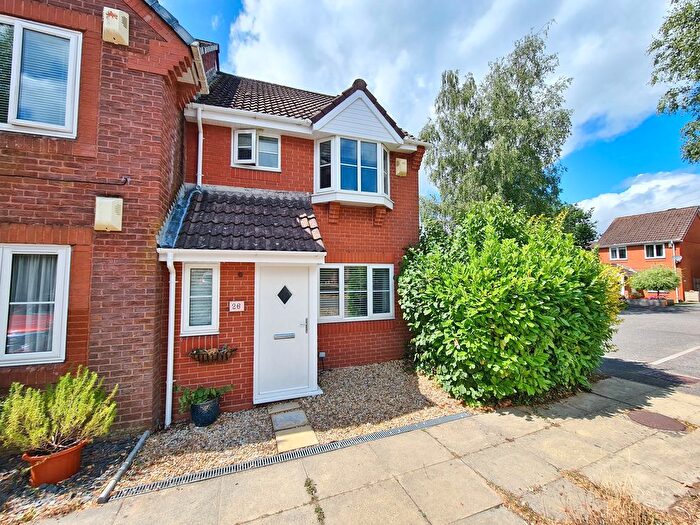 3 Bedroom Semi-Detached House For Sale In Beacon Close, Rownhams, SO16