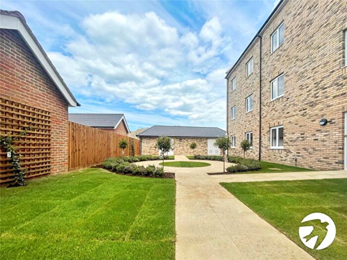 2 Bedroom Flat To Rent In Henshaws Vale, Sittingbourne, Kent, ME10