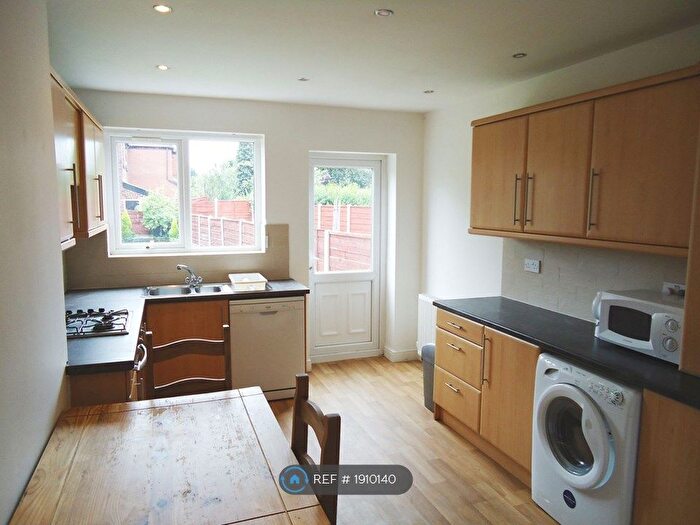6 Bedroom Semi-Detached House To Rent In Yew Tree Road, Manchester, M14