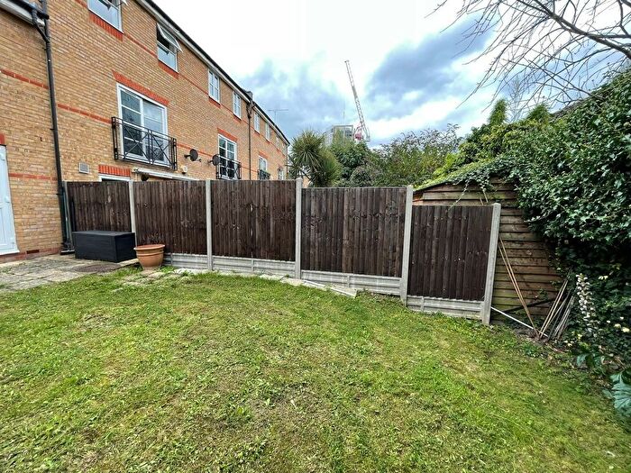 3 Bedroom Terraced House To Rent In Basevi Way, London, SE8