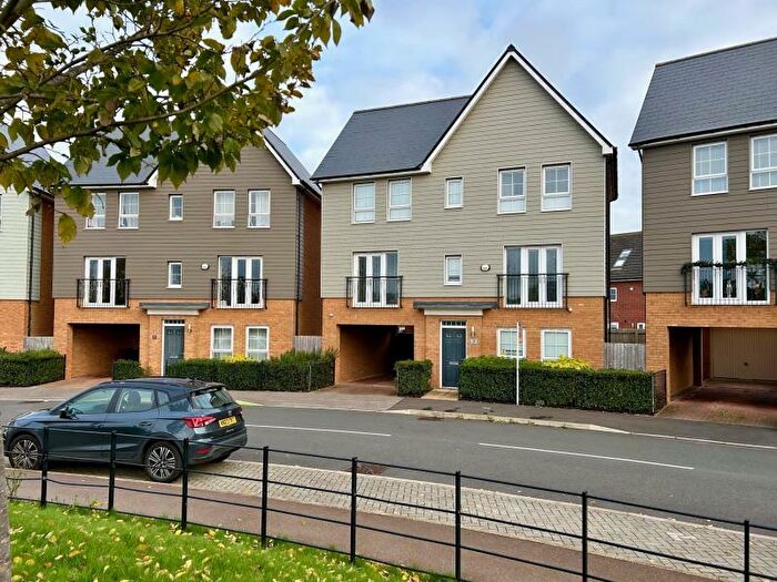 5 Bedroom Detached House To Rent In Carmania Circle, Brooklands, MK10