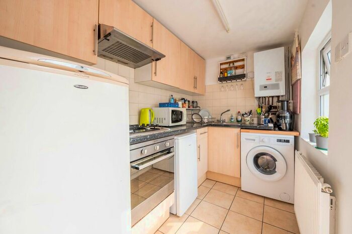 3 Bedroom Property To Rent In Wallis Cottages, Brixton Hill, London, SW2
