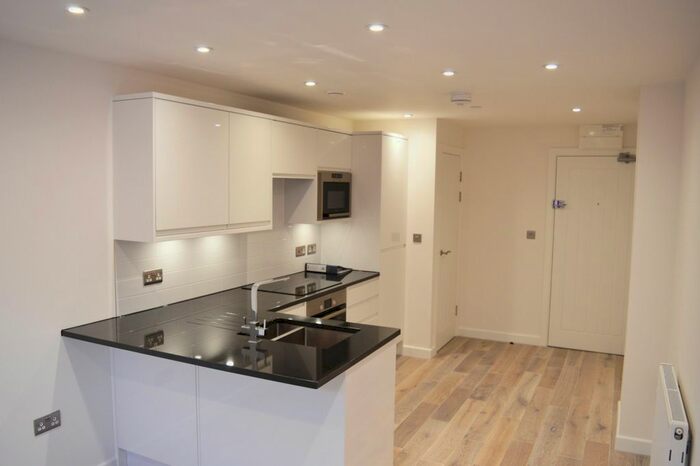 1 Bedroom Flat To Rent In South Street, Epsom, Surrey, KT18