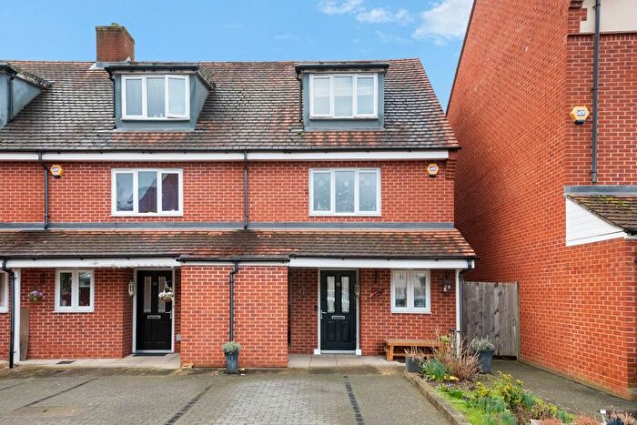 3 Bedroom Property For Sale In Albacore Way, Hayes, UB3