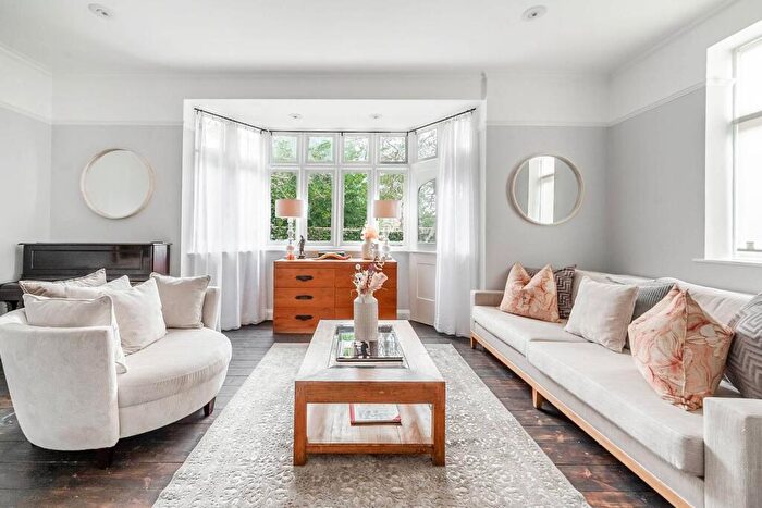 4 Bedroom Semi-Detached House To Rent In Tanglewood Close, Stanmore, HA7