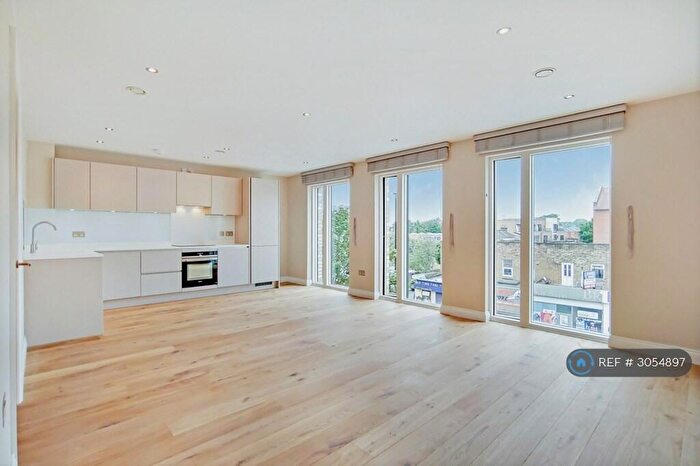 2 Bedroom Flat To Rent In Lyden Court, London, N19