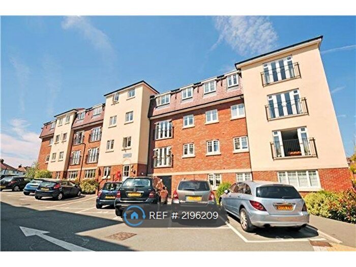 2 Bedroom Flat To Rent In Field House, Morden, SM4