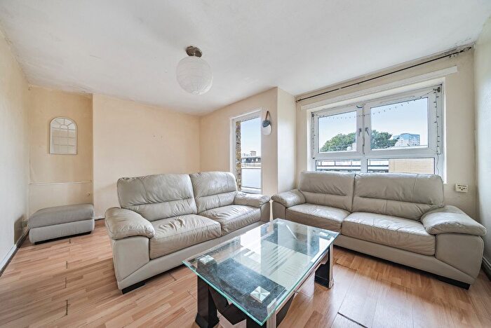 3 Bedroom Flat For Sale In Grove Street, London, SE8