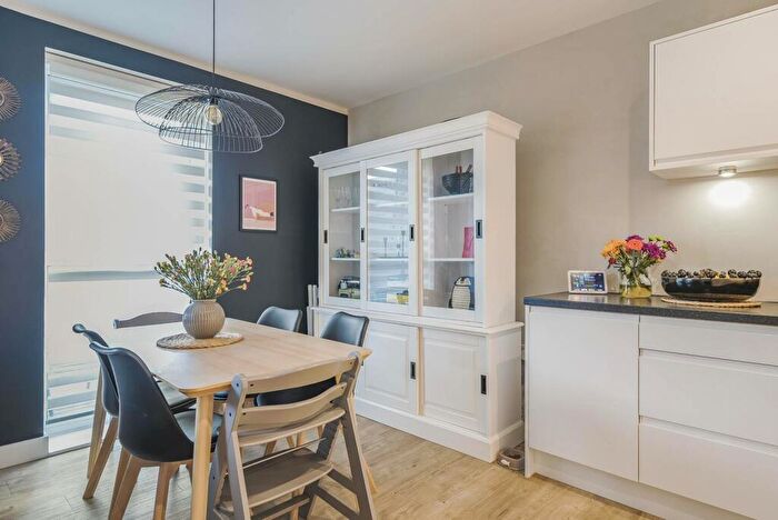 2 Bedroom Flat To Rent In Apple Yard, Anerley, London, SE20