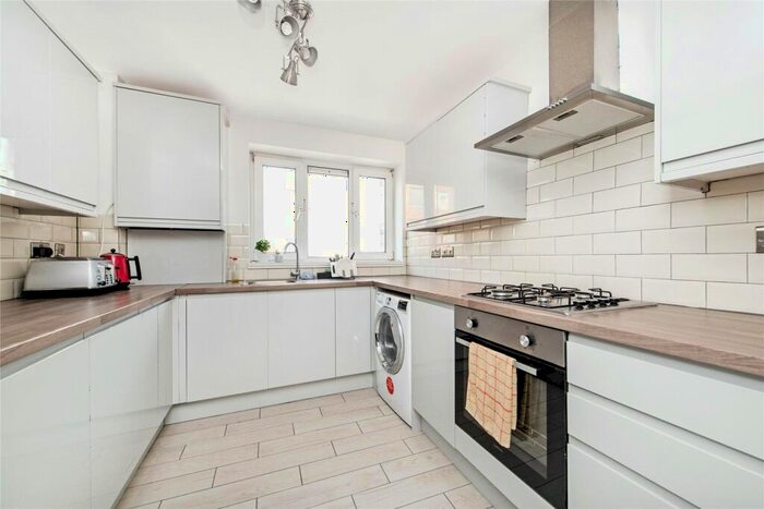 3 Bedroom Apartment To Rent In Eric Street, London, E3