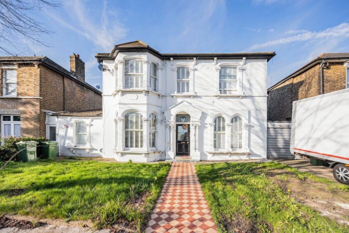 4 Bedroom Link Detached House For Sale In Hampton Road, London, E7
