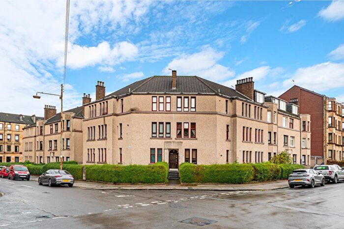 3 Bedroom Flat For Sale In Ballindalloch Drive, Dennistoun, Glasgow, G31