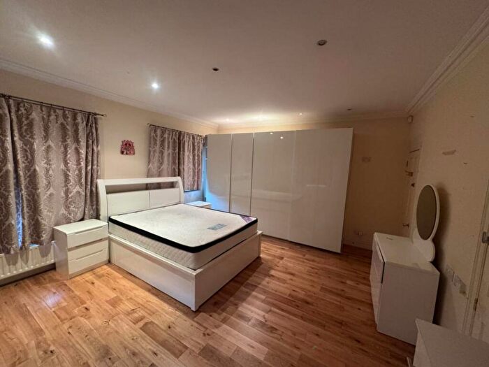 1 Bedroom Maisonette To Rent In Hainault Road, Chigwell, IG7