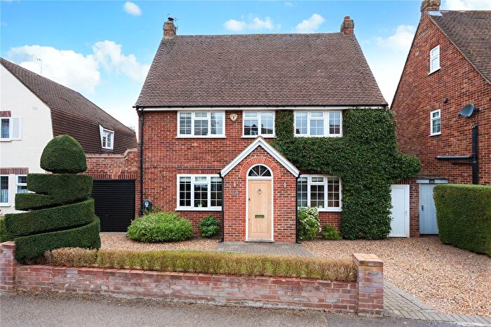 4 Bedroom Detached House To Rent In Long Lodge Drive, Walton-On-Thames, Surrey, KT12