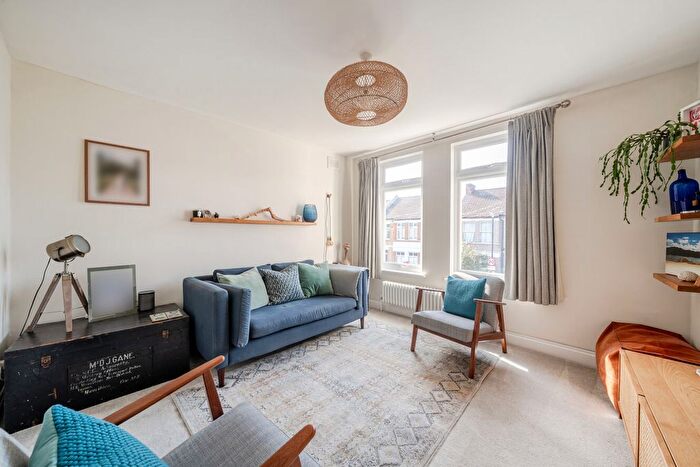 3 Bedroom Flat For Sale In Norfolk Road, Colliers Wood, London, SW19