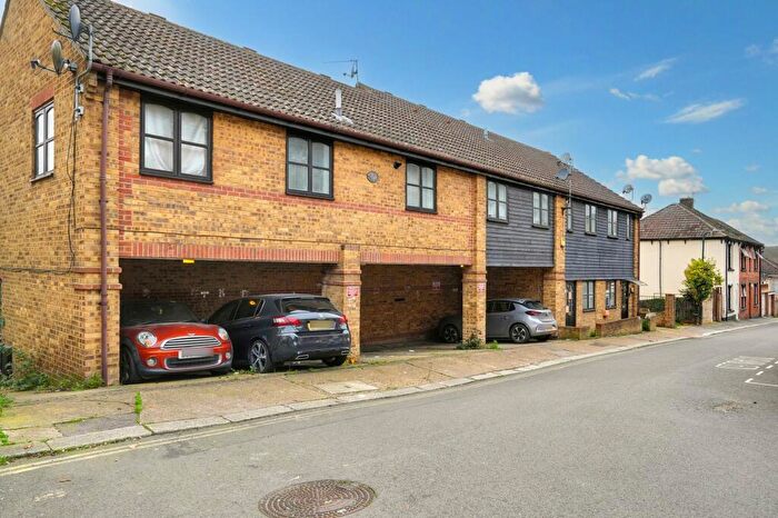 1 Bedroom Apartment To Rent In Hillside Road, Chatham, ME4