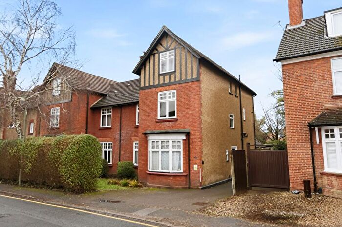 2 Bedroom Apartment For Sale In Worple Road, Epsom, KT18