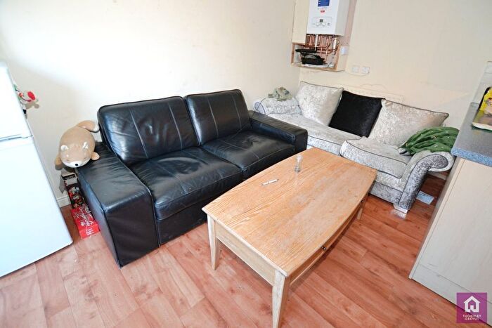 4 Bedroom End Of Terrace House To Rent In Greengage, Manchester, M13