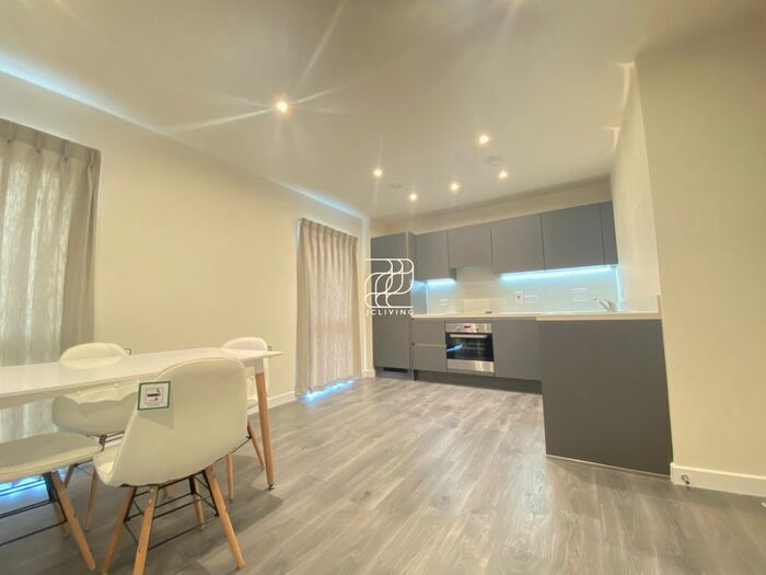 2 Bedroom Flat To Rent In Mill Hill East, Finchley, London, NW7