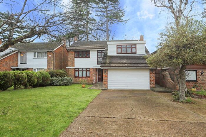 4 Bedroom Detached House For Sale In Abingdon Close, North Hillingdon, UB10