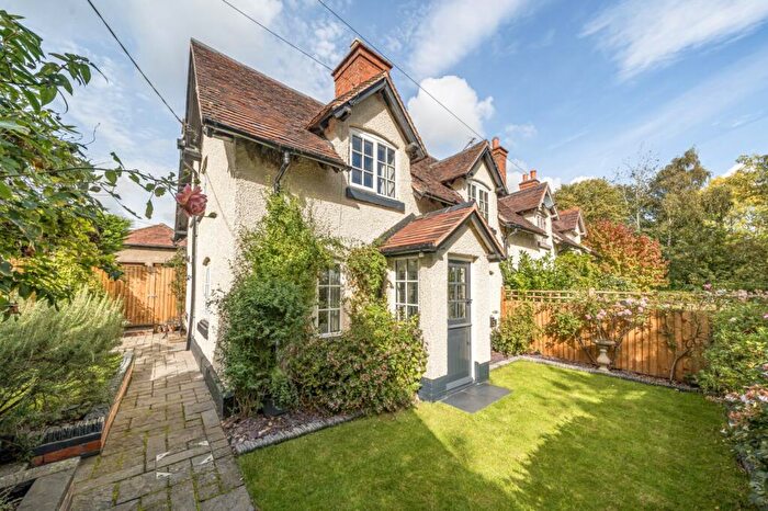 3 Bedroom Semi-Detached House For Sale In Wheelbarrow Lane, Claverdon, Warwickshire, CV35