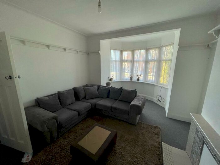 3 Bedroom Semi-Detached House To Rent In Colney Hatch Lane, Muswell Hill, London, N10